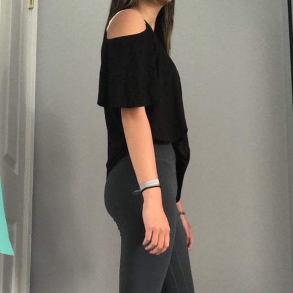 CHASER Black cold shoulder top M - Picture 2 of 4